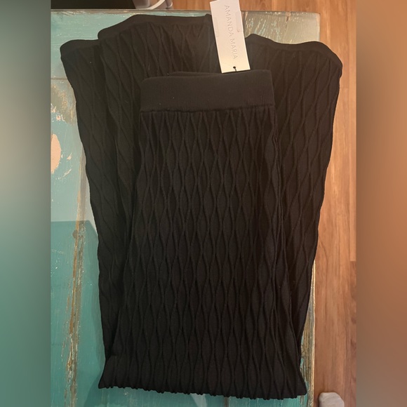 Maxi skirt. Amanda Maria. Medium. Black. New w/tags. - Picture 2 of 2